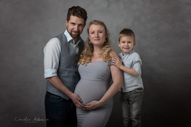 Maternity Shooting Babybauch Maternity Portrait Mom to be Schwangerschaftsfotografie Schwangerschafs Porträt FineArt Portrait Familie Fotograf Zug Zürich Porträtfotograf Schweiz Cornelia Moebes Photography